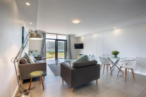 Stay at The Point - Spacious Sublime Stunner